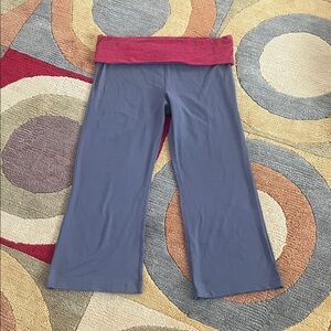 Women’s Gray ALO Yoga Coolfit Y2K fold over cropped leggings, sz L.